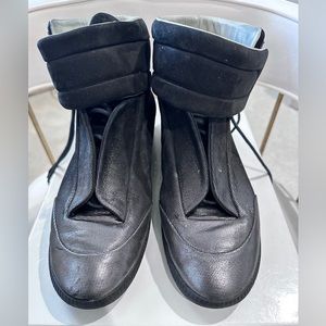 Maison Martin Margiela S37WS0262 Black hi top boots size 11